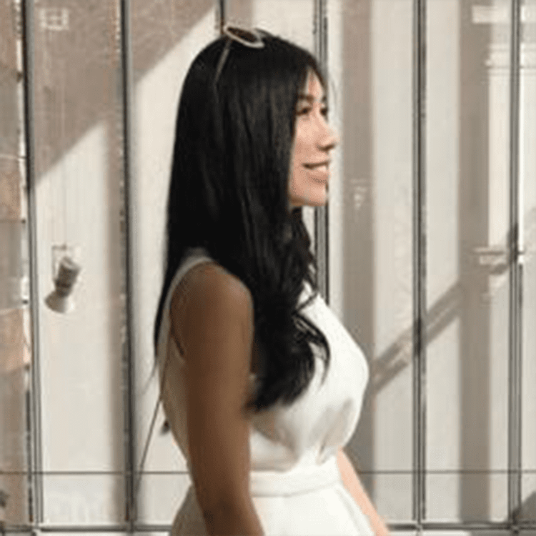 Mona Qiu Watch Specialist Portrait Featured Image Clubhouse