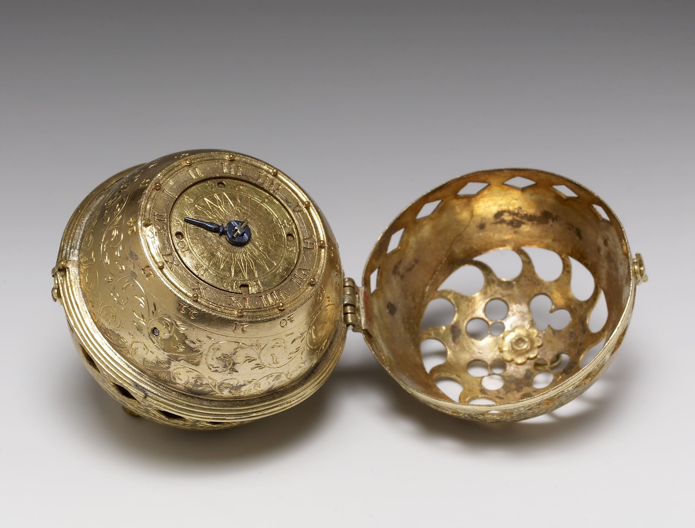 Image of Nuremberg egg pocket watch with one hour hand